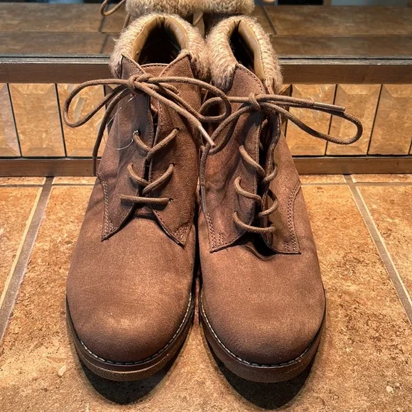 NWT Faux Suede Wedge Lace Up Booties - Picture 4 of 7